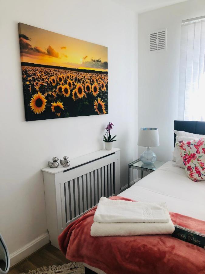 Super Location 2, 1Min Metro 10 Min From Camden Apartment Лондон Екстериор снимка