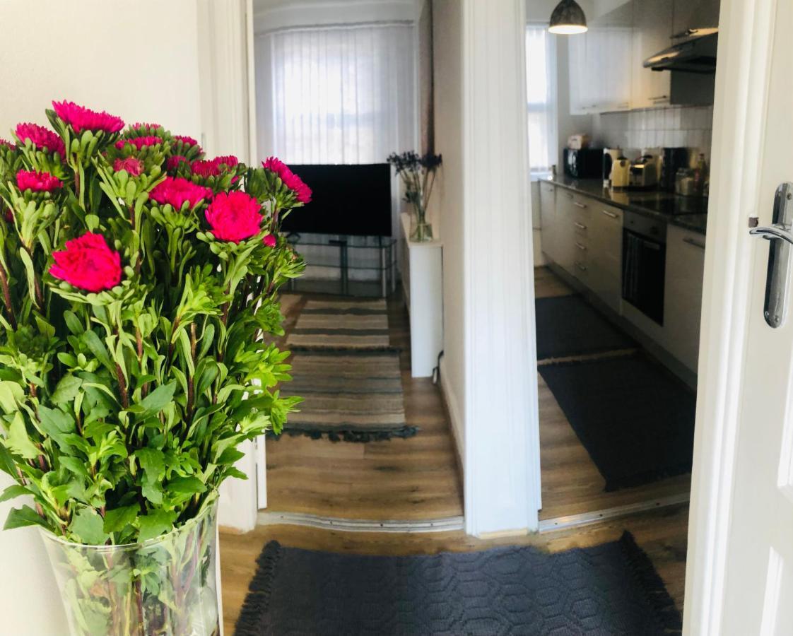 Super Location 2, 1Min Metro 10 Min From Camden Apartment Лондон Екстериор снимка